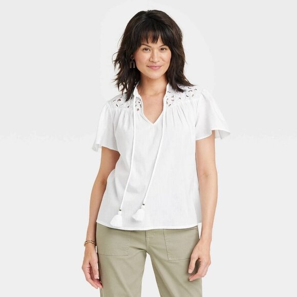 Large - New - Womens Short Sleeve V-Neck Woven Eyelet Top - Knox Rose - White - Picture 5 of 6